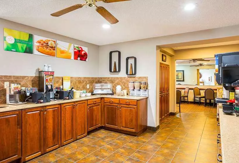 هتل Quality Inn Mitchell I 90