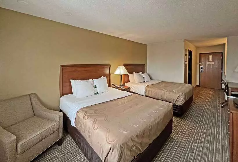 هتل Quality Inn Mitchell I 90