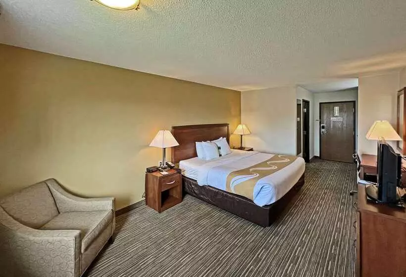 هتل Quality Inn Mitchell I 90