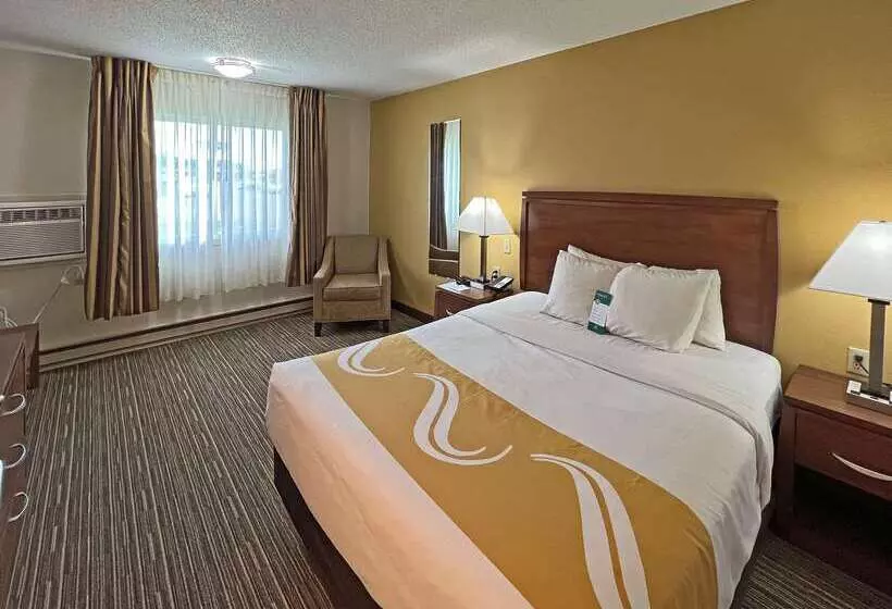 هتل Quality Inn Mitchell I 90