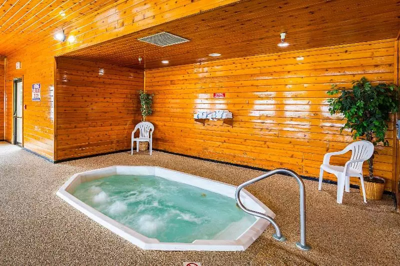 هتل Quality Inn Mitchell I 90