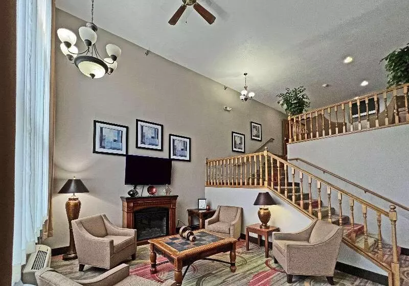 هتل Quality Inn Mitchell I 90