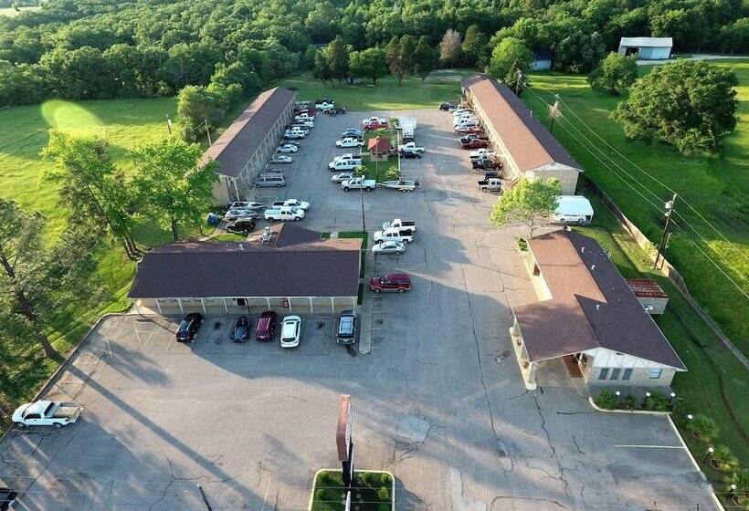 فندق على الطريق Countryside Inn