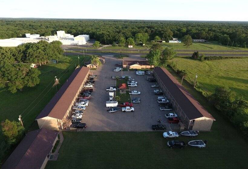 فندق على الطريق Countryside Inn