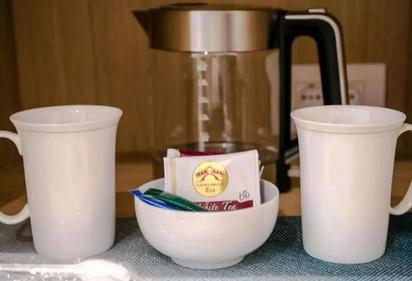 Flora Hotel & Suites