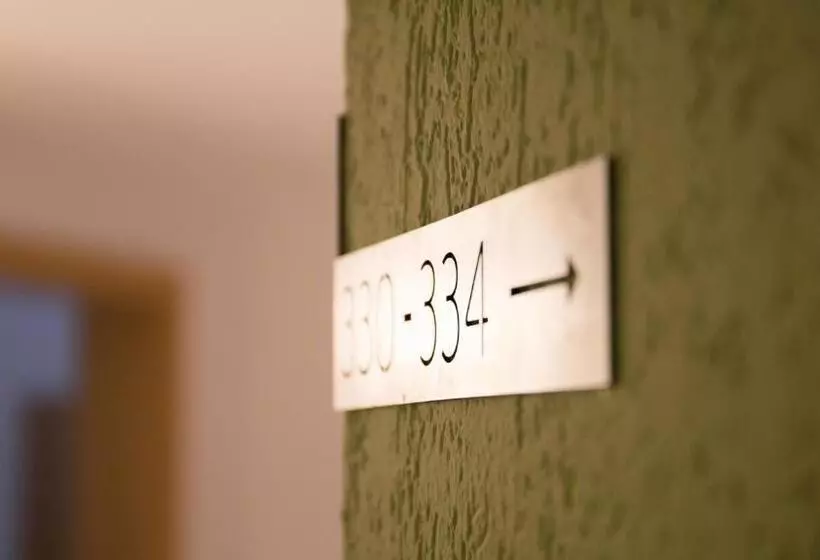 Flora Hotel & Suites