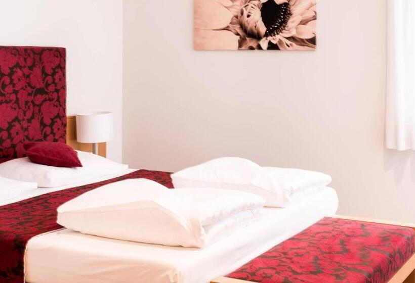 Flora Hotel & Suites