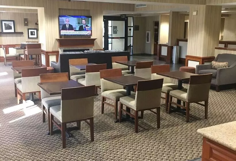 Отель Best Western Plus Arrowhead