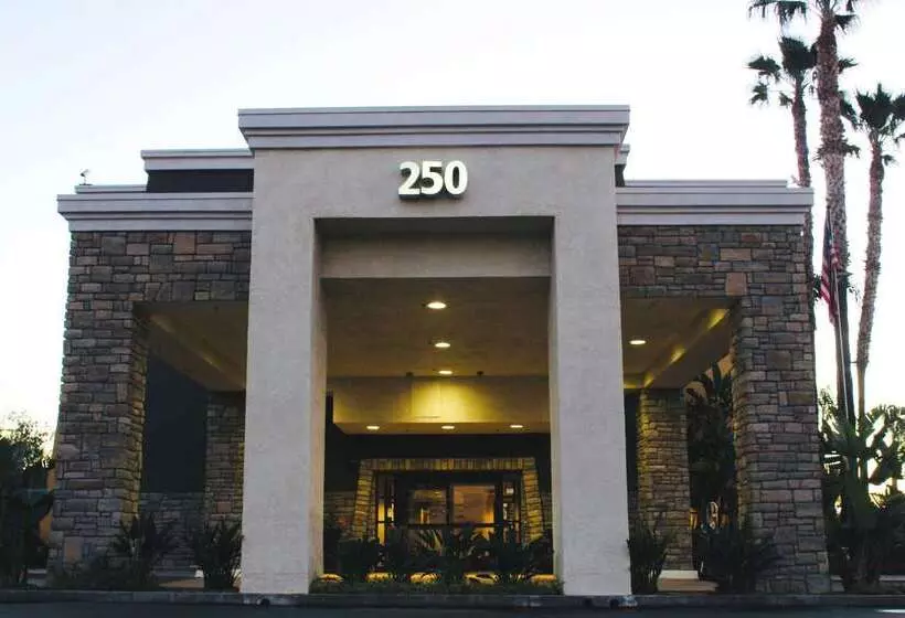 Отель Best Western Plus Arrowhead