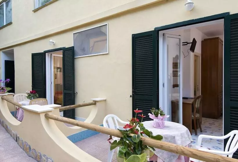 בית מלון כפרי Giardino Delle Ninfe E La Fenice