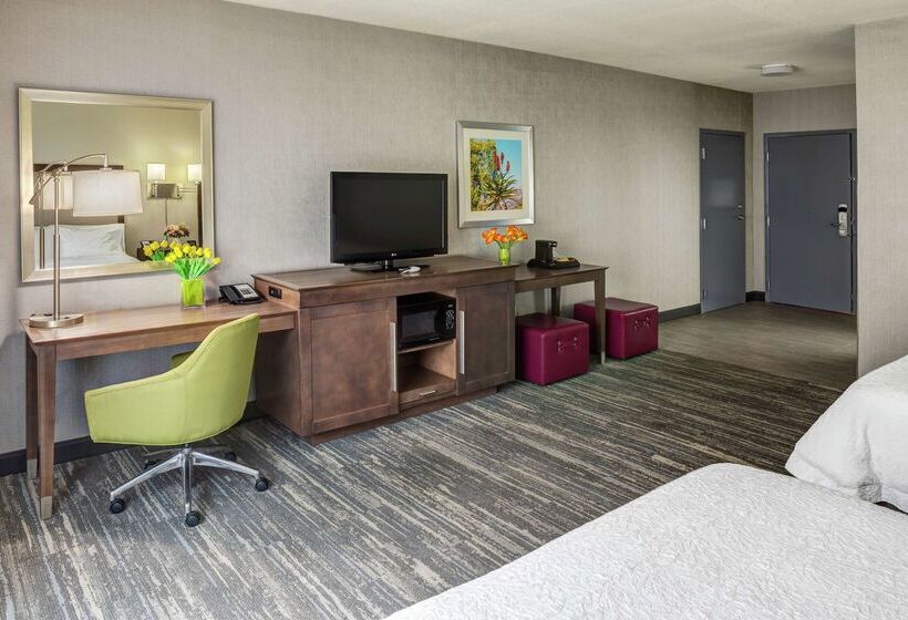 فندق Hampton Inn & Suites Palm Desert