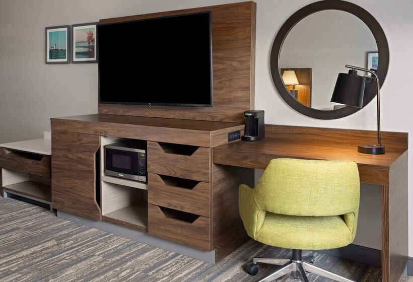 هتل Hampton Inn Cleveland Airport Tiedeman Road