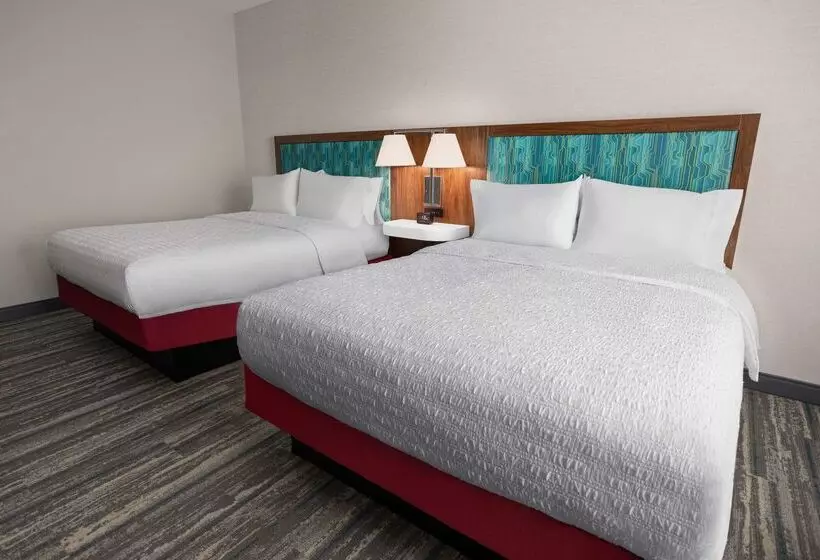 בית מלון כפרי Hampton Inn Cleveland Airport Tiedeman Road