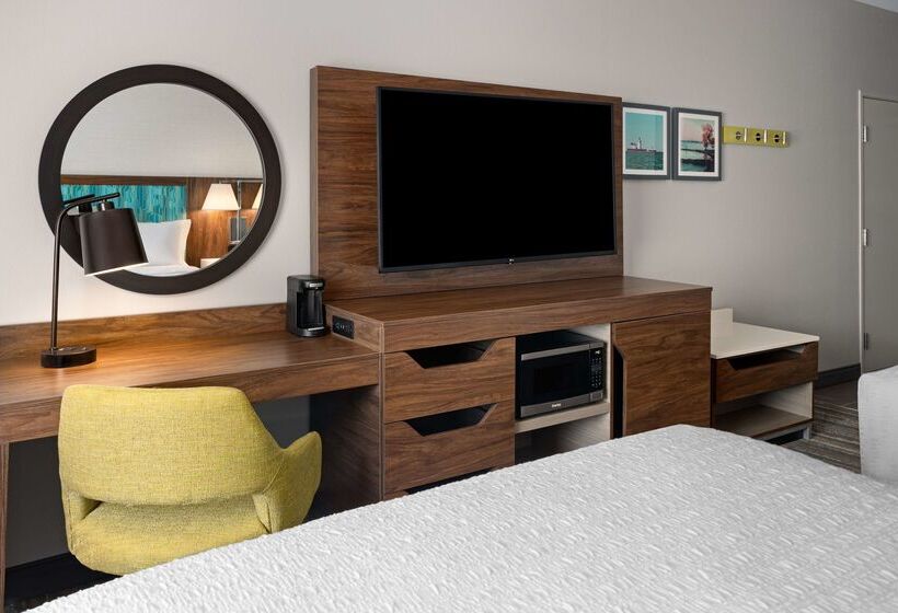 هتل Hampton Inn Cleveland Airport Tiedeman Road