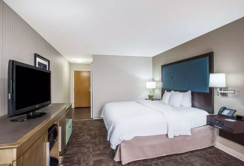 בית מלון כפרי Hampton Inn Cleveland Airport Tiedeman Road