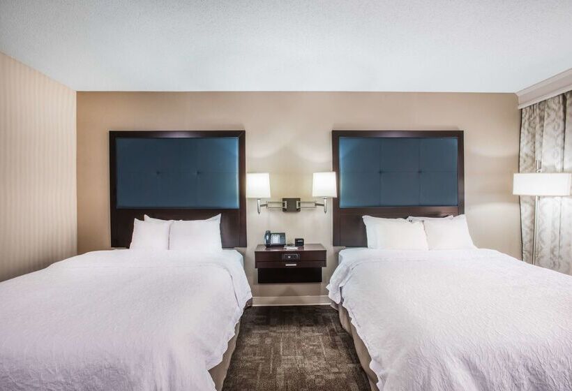 هتل Hampton Inn Cleveland Airport Tiedeman Road