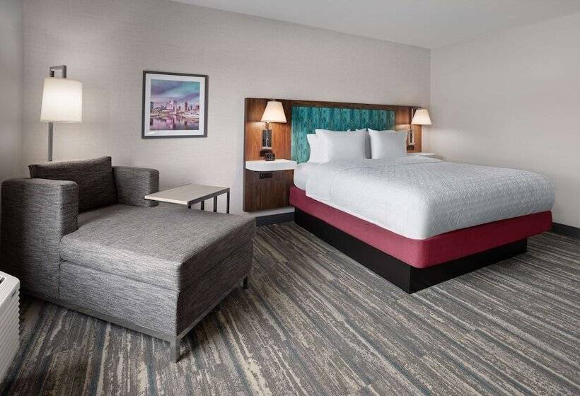 هتل Hampton Inn Cleveland Airport Tiedeman Road