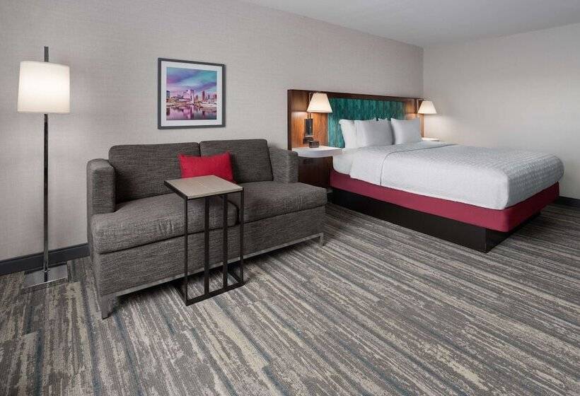 هتل Hampton Inn Cleveland Airport Tiedeman Road