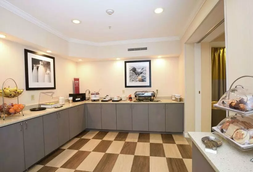 هتل Hampton Inn Jacksonville East Regency Square