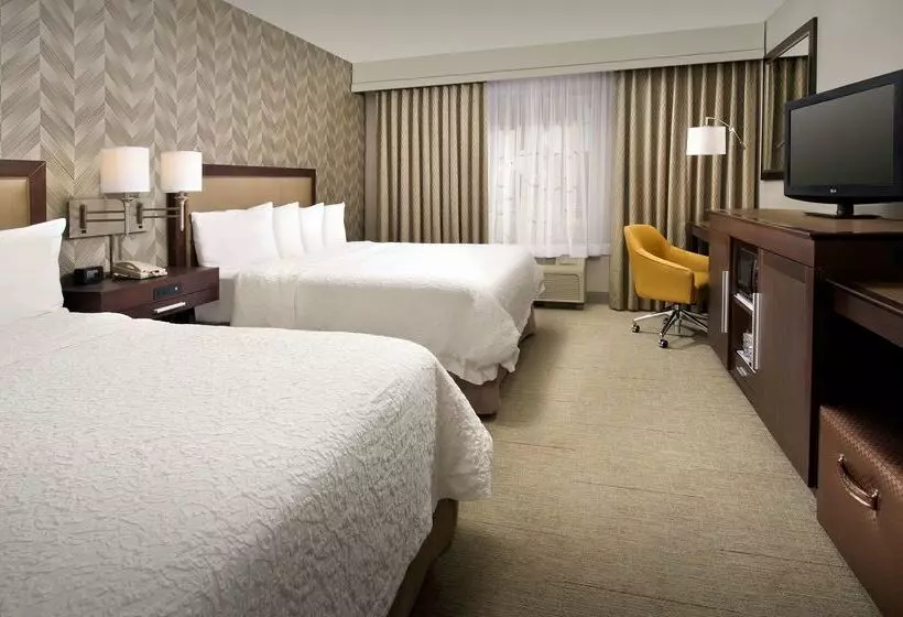 هتل Hampton Inn Kansas City The Legends