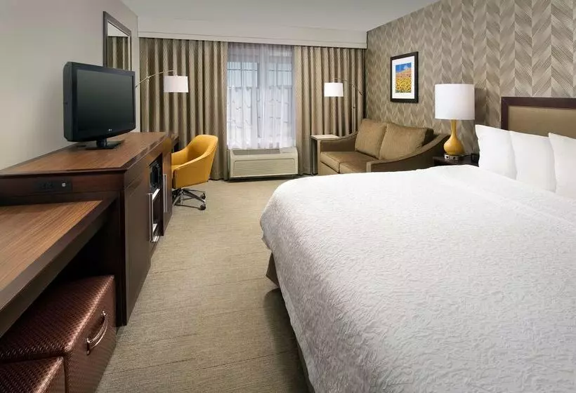 هتل Hampton Inn Kansas City The Legends