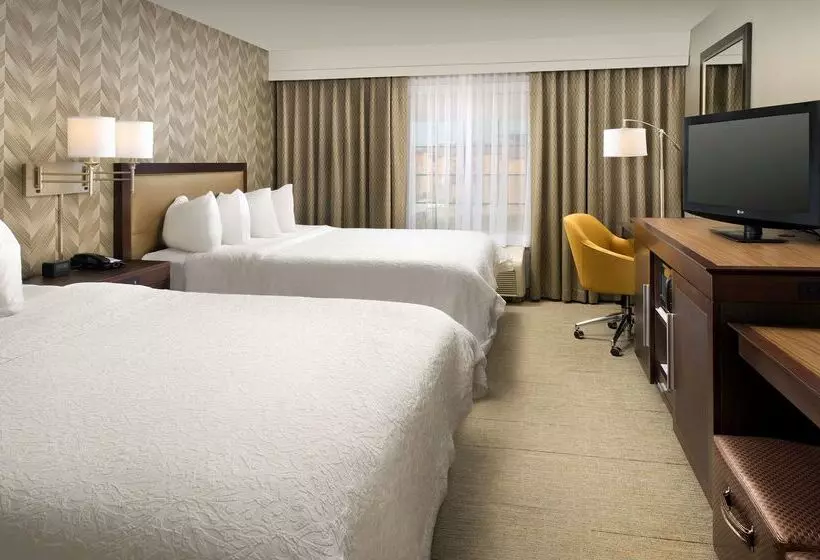 هتل Hampton Inn Kansas City The Legends