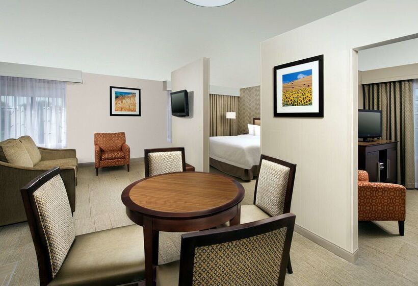 בית מלון כפרי Hampton Inn Kansas City The Legends