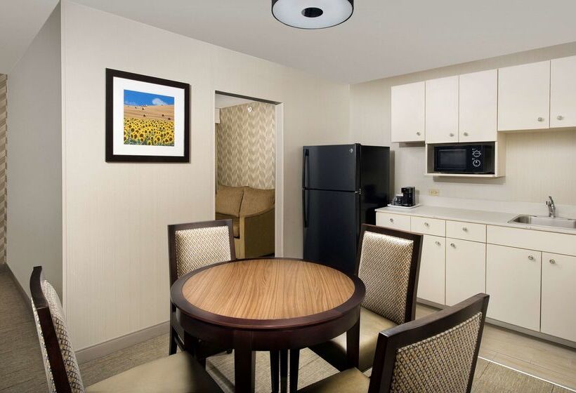 בית מלון כפרי Hampton Inn Kansas City The Legends