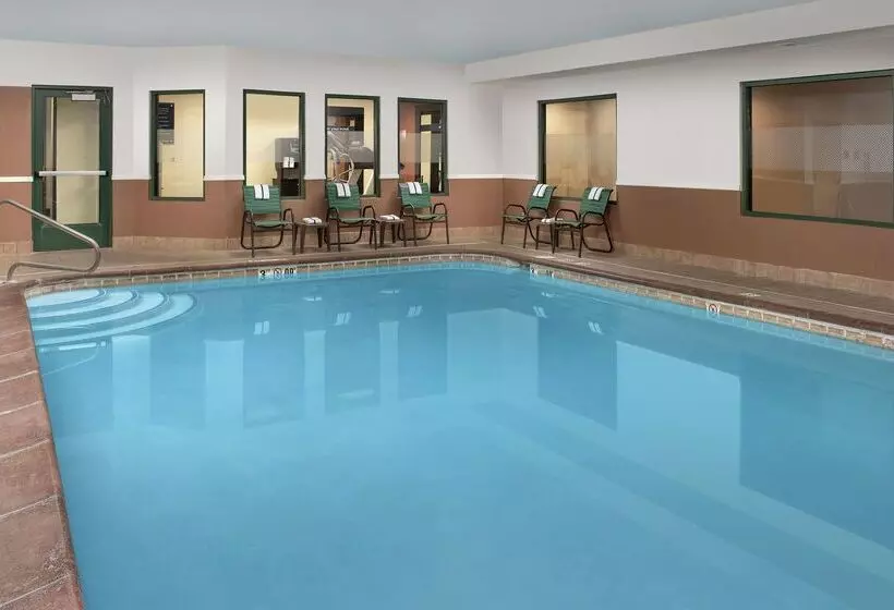 هتل Hampton Inn Kansas City The Legends