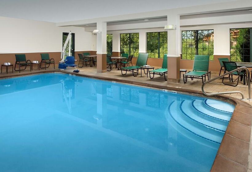 בית מלון כפרי Hampton Inn Kansas City The Legends