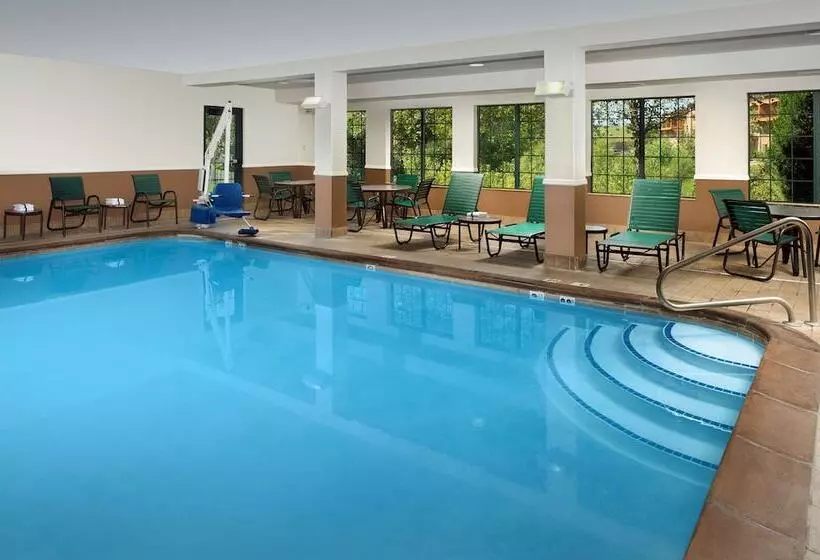 هتل Hampton Inn Kansas City The Legends