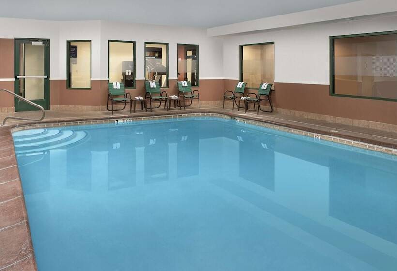 בית מלון כפרי Hampton Inn Kansas City The Legends