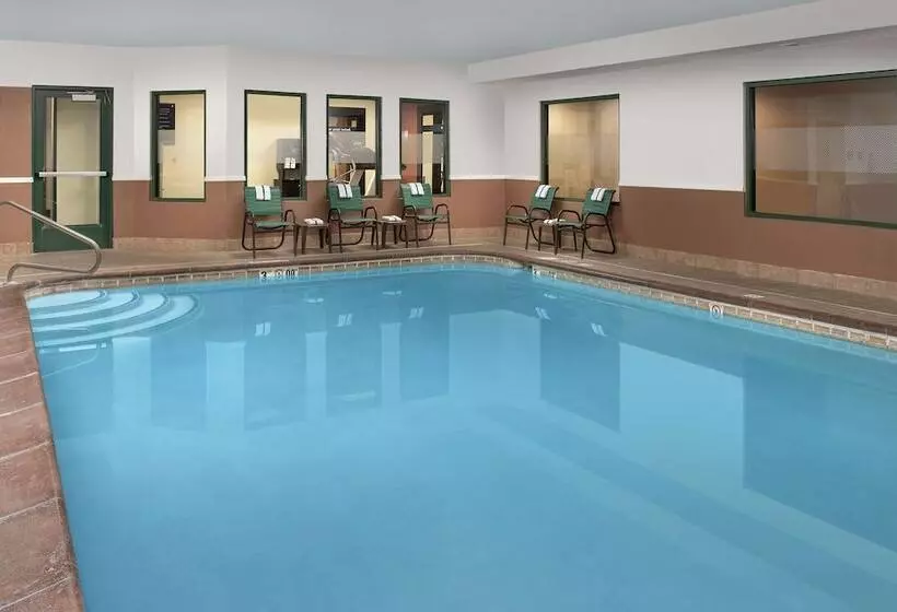 هتل Hampton Inn Kansas City The Legends