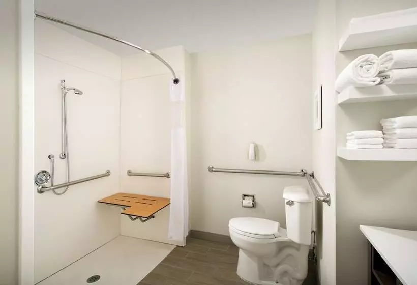 هتل Hampton Inn Kansas City The Legends