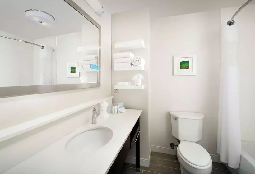 هتل Hampton Inn Kansas City The Legends