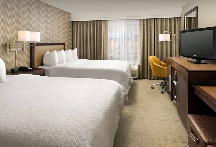 בית מלון כפרי Hampton Inn Kansas City The Legends