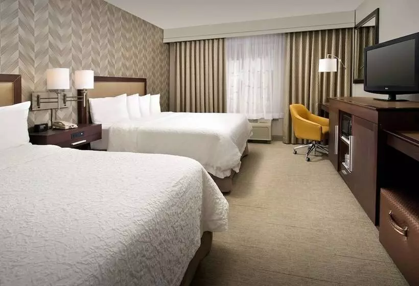 هتل Hampton Inn Kansas City The Legends