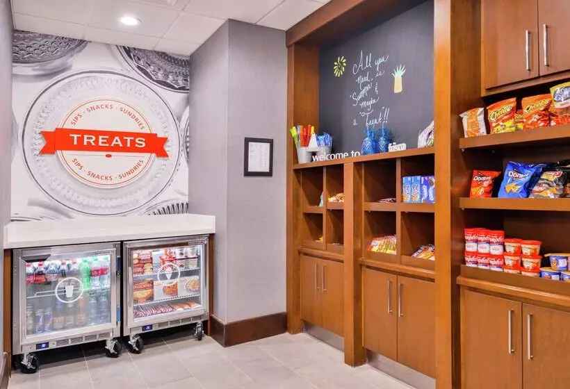 ホテル Hampton Inn & Suites Legacy Parkfrisco