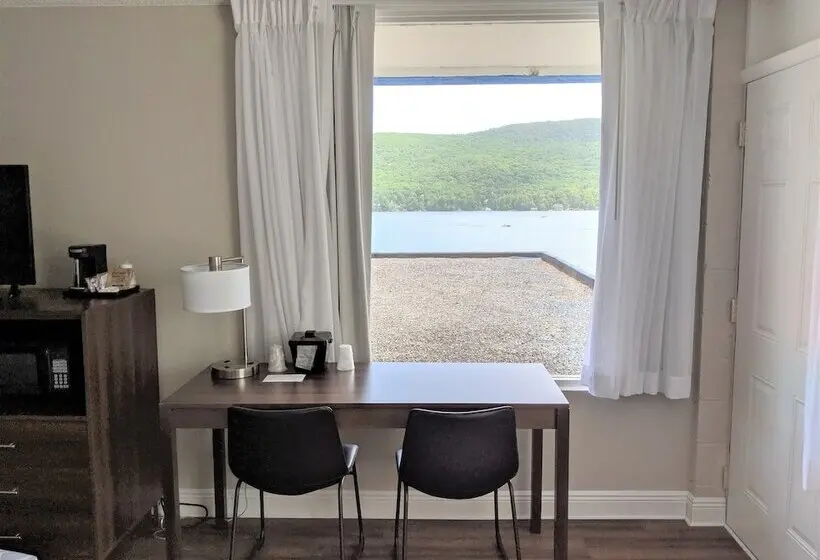 هتل Lakefront Terrace Resort
