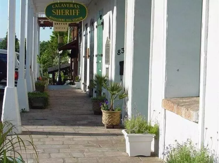 호텔 Léger Restaurant & Saloon