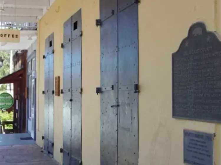 호텔 Léger Restaurant & Saloon