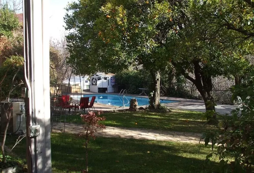 호텔 Léger Restaurant & Saloon