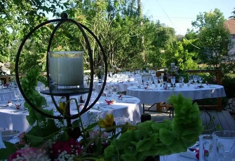 호텔 Léger Restaurant & Saloon