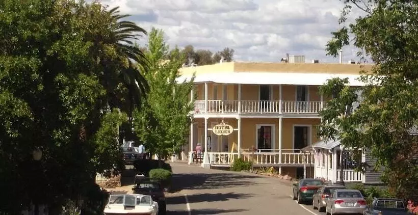 호텔 Léger Restaurant & Saloon