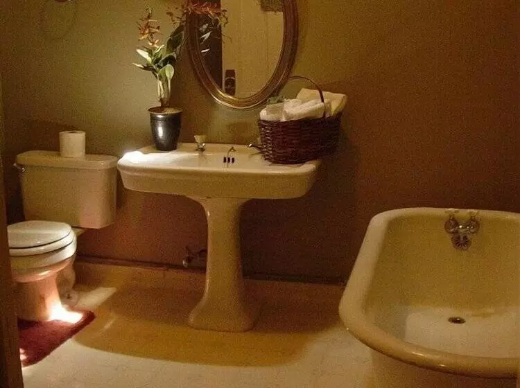 호텔 Léger Restaurant & Saloon