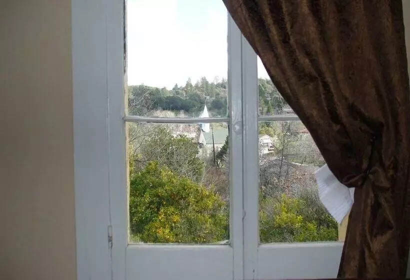 호텔 Léger Restaurant & Saloon