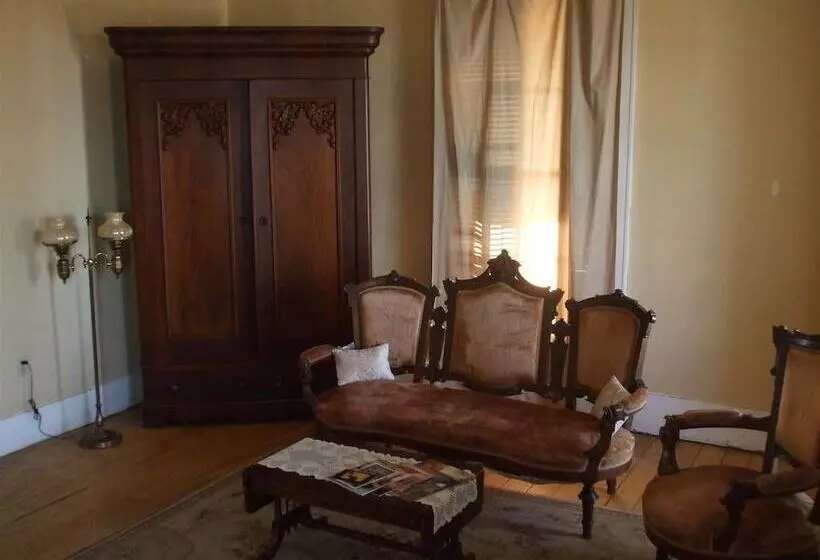 호텔 Léger Restaurant & Saloon