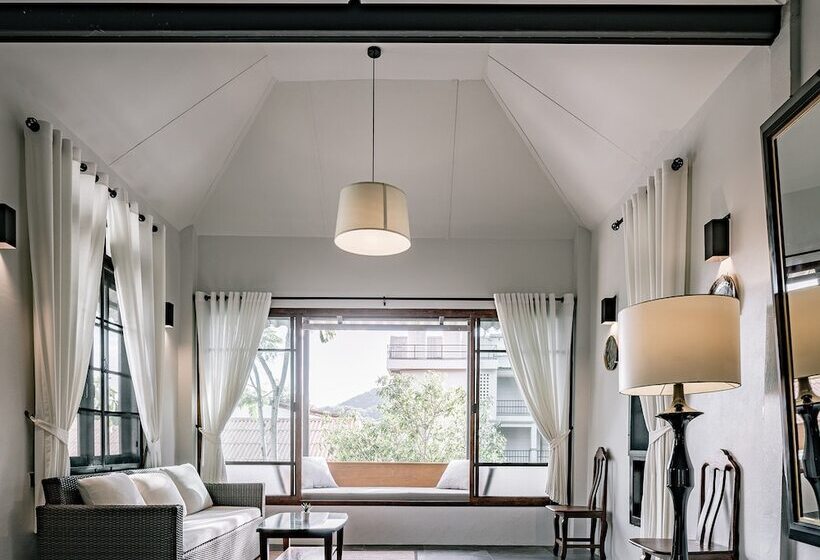 Отель Palin Family Cottage