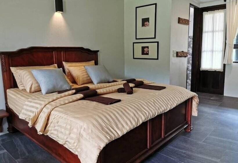 Отель Palin Family Cottage