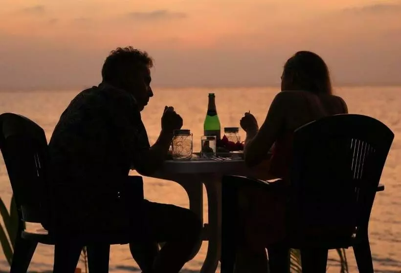 پانسیون Thoddoo Sun Sky Inn, Maldives